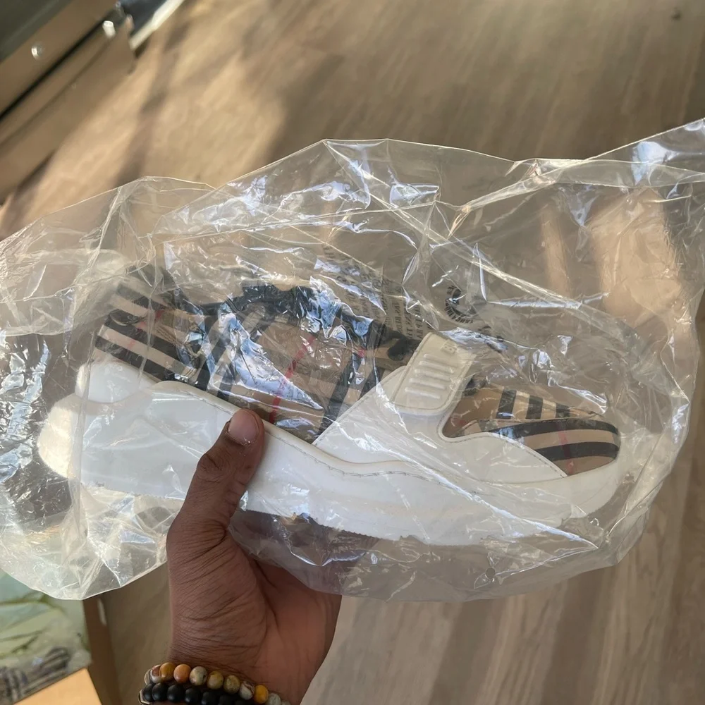 Burberry Men Trainers Size 45 - Picture 4 of 7